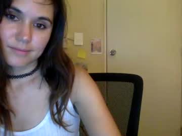 girl
        ericarae91 cam image #156012