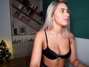 girl
        laurabae_ cam image #478585