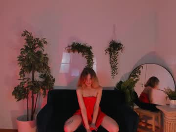 girl
        alice_tucci cam image #2332805