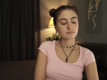 girl
        tessarosse_ cam image #2105929