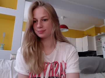 girl
        magic_couple13 cam image #1855718
