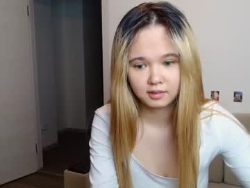 girl
        selena_hearts cam image #2986917