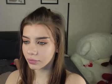 girl
        jenie_fire cam image #6604192