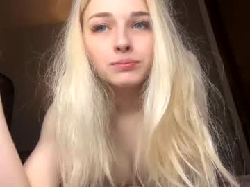 girl
        kikig535 cam image #1674621