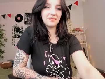girl
        vivian_qwerty cam image #6075897