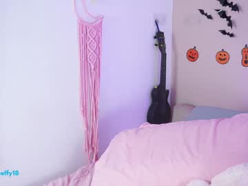 girl
        little_effy18_ cam image #5357200