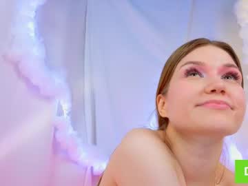 girl
        alisia_spinnet cam image #6990975
