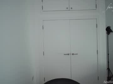 girl
        luna_ai cam image #6475332