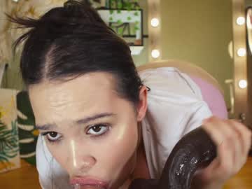 girl
        chery_lady22 cam image #5897001