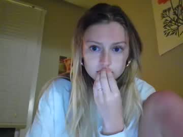 girl
        ellenglow69 cam image #3941775