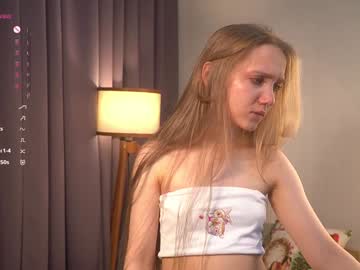 girl
        lyly_bambi cam image #5779860