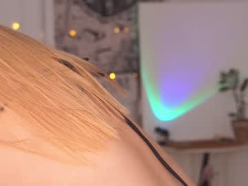 girl
        artease cam image #1962458