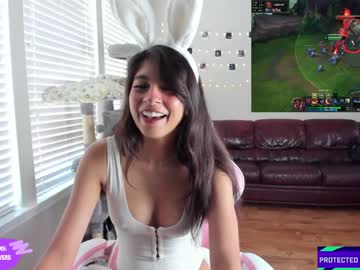 girl
        violetttflowers cam image #1778250