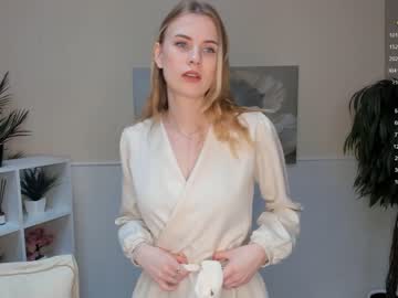 girl
        fannycullimore cam image #3726656