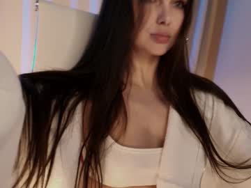 girl
        hollyextra cam image #6842554