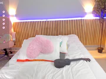 girl
        little_effy18 cam image #4170660