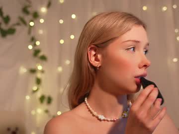 girl
        april_blush cam image #5937217