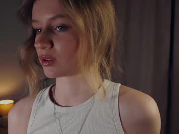girl
        rowenacroyle cam image #6123357