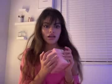 girl
        poutyselenaa cam image #3955045