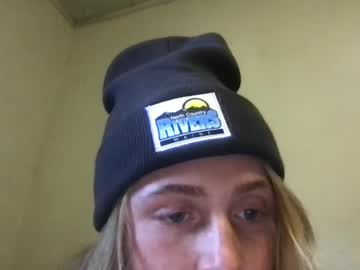 girl
        beaniegee cam image #2862341