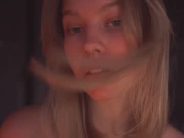 girl
        bibi_it_is cam image #870720