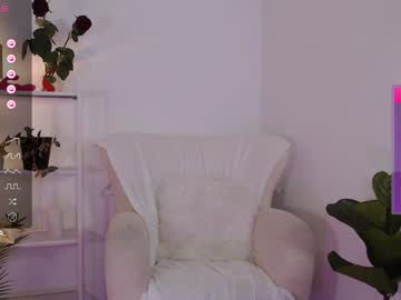 girl
        lucylia_ cam image #4679919