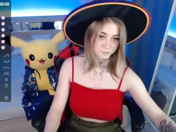 girl
        _pollly_ cam image #654858
