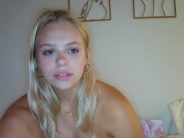 girl
        cindyloulou1 cam image #1240741