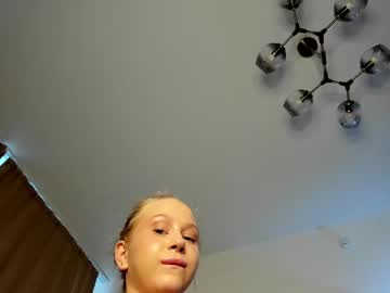 girl
        sincere_shyness cam image #6913149