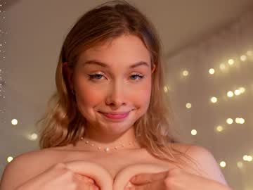 girl
        april_blush cam image #4708185
