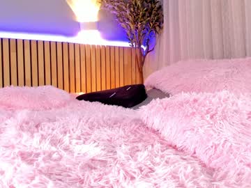 girl
        little_effy18 cam image #4047933