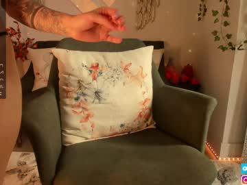 girl
        mysticxkitty cam image #2747191