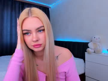 girl
        8a8y_nura cam image #1091392