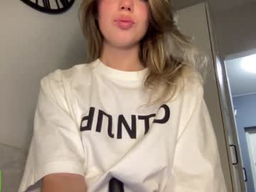 girl
        angel_from_sky cam image #2946402