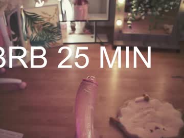 girl
        chery_lady22 cam image #6203102