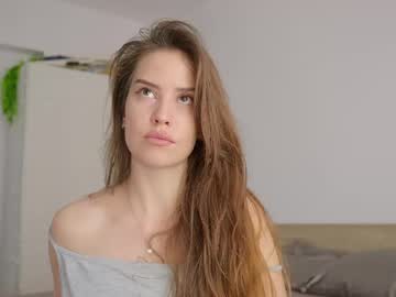 girl
        fazeyj cam image #6465647