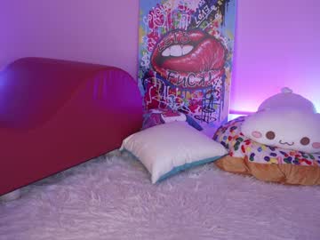 girl
        bunnydollstella cam image #4147158