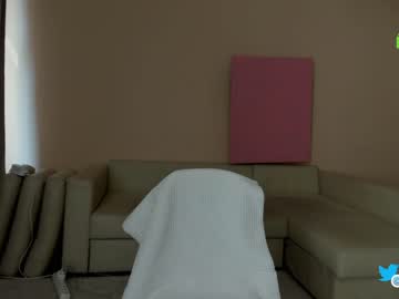 girl
        hollyextra cam image #1776247