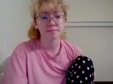 girl
        blonde_katie cam image #3868553