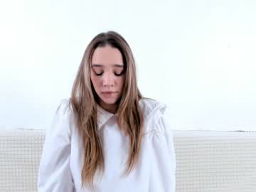 girl
        milana_gross cam image #1504783