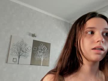 girl
        jolly_bell cam image #4347445