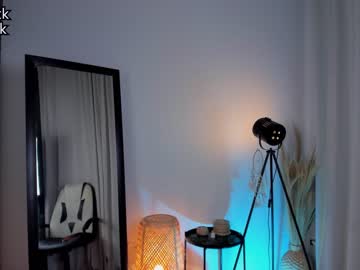 girl
        cassie_palmer cam image #3756259