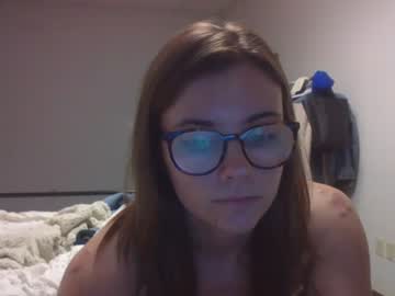 girl
        arden_23 cam image #3524300