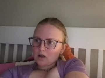 girl
        lexielilacs cam image #4527419