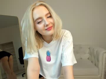 girl
        oliviabr0wn cam image #266049