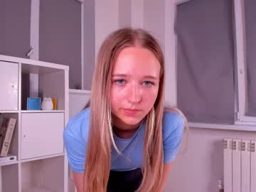 girl
        edytbanford cam image #6915574
