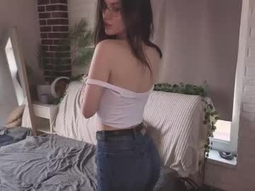 girl
        dareledgington cam image #6803888