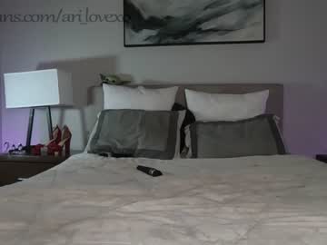 couple
        ari_lovexo cam image #1622749