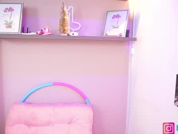 girl
        little_effy18_ cam image #6058546