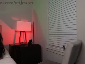 couple
        ari_lovexo cam image #270264